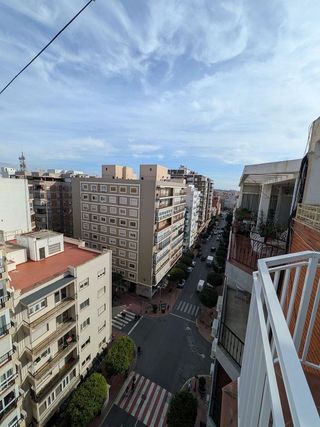 Ático en alquiler en Barrio Alto - San Félix - Oliveros - Altamira en Almería
