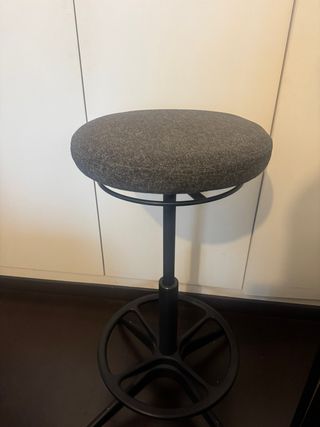 Taburete Ikea alto gris y negro