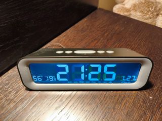 RADIO DESPERTADOR NUMEROS GRANDES CON PUERTOS USB