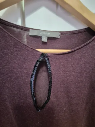 Camiseta burdeos Síntesis con lentejuelas