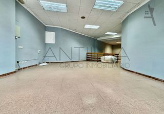 Local comercial en alquiler en Vista Alegre en Madrid