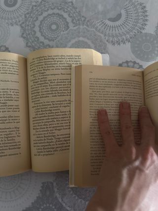 Lote 2 libros Allende y Mary Clark