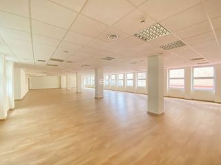 Oficina en alquiler en La Nova Esquerra de l'Eixample en Barcelona