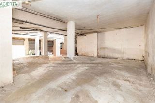 Local comercial en venta en San Francisco Javier en Granada