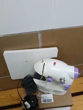 Máquina de coser mini nueva lo de la foto