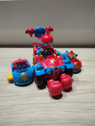 Superthings Vehículos y Figuras