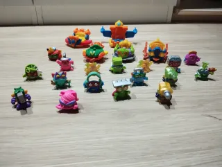 Superthings Vehículos y Figuras