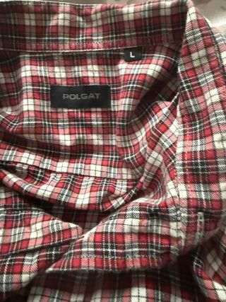 Camisa de cuadros roja y blanca