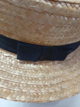 Gorra de esparto con cinta negra