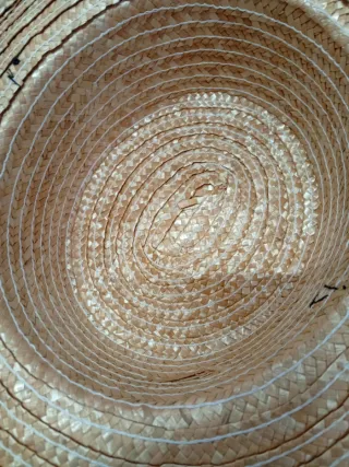 Gorra de esparto con cinta negra