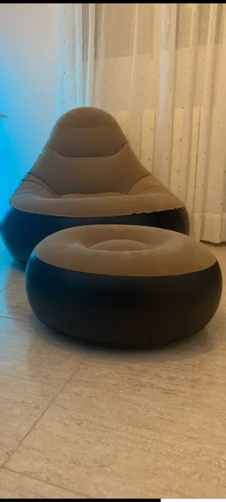 Puff inflable con reposapiés