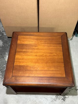 Mesa auxiliar de madera