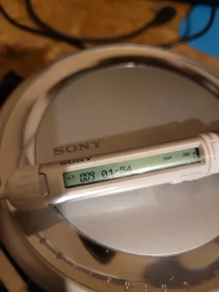 Discman Sony D-EJ700 c/ Controlo e Fones