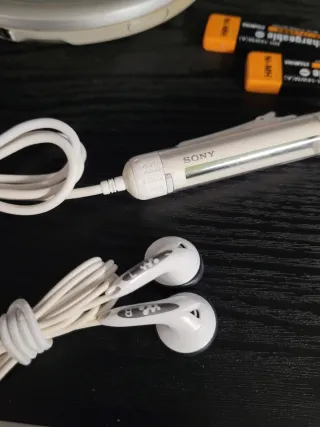 Discman Sony D-EJ700 c/ Controlo e Fones