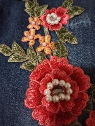 Pantalón Vaquero Pitillo con Flores