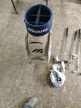 Bolso de golf Mizuno con palos