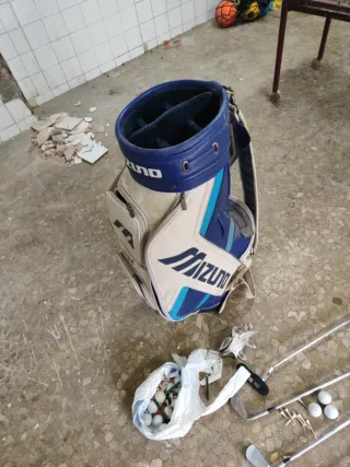 Bolso de golf Mizuno con palos
