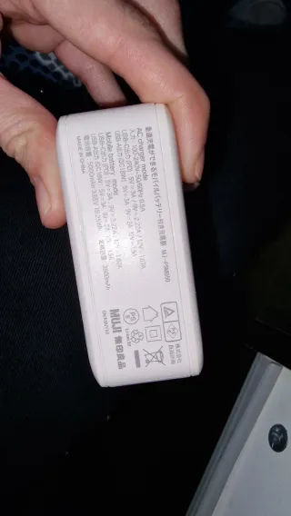 Adaptador de corriente blanco tipo A