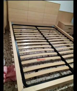 Conjunto cabecero, somier y mesitas