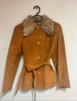 Abrigo de piel auténtica con cinturón