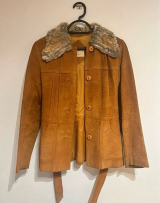 Abrigo de piel auténtica con cinturón