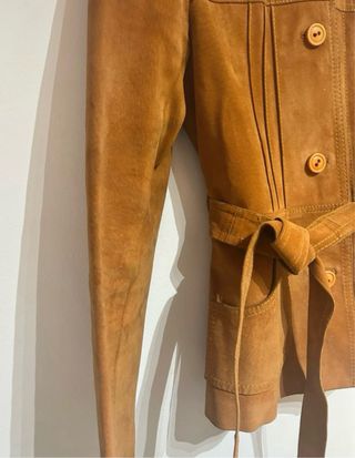 Abrigo de piel auténtica con cinturón