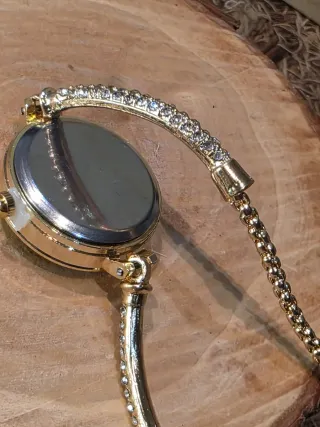Reloj pulsera ajustable dorado