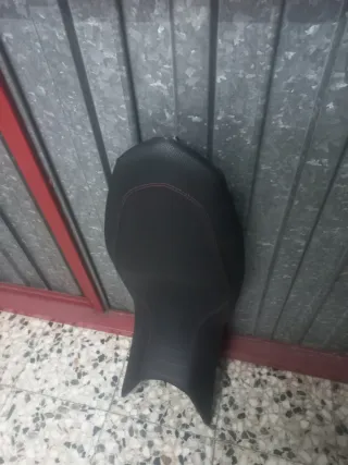 Asiento bajo de ducati hypermotard 821 y 939