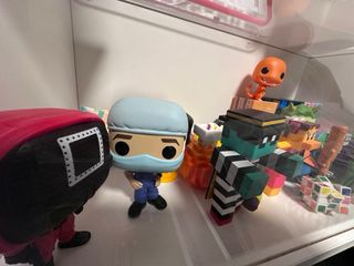 Lote de figuras y juegos de mesa