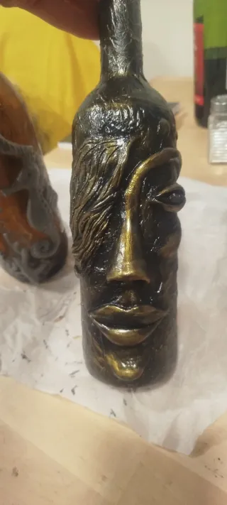 Botella Decorada Cara Negra y Dorada