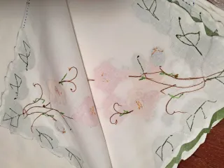 Tovaglia ricamata a fiori