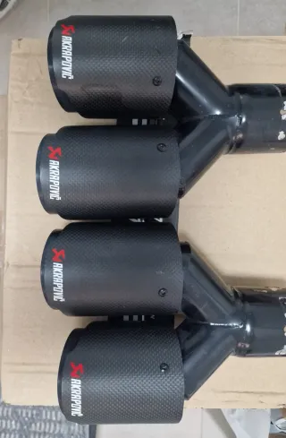 Cola de escape Akrapovic carbono