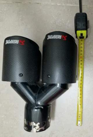Cola de escape Akrapovic carbono