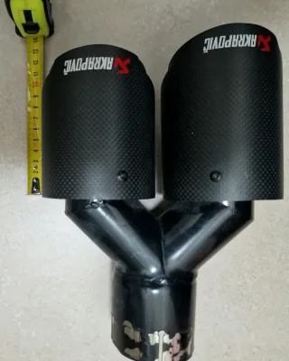 Cola de escape Akrapovic carbono