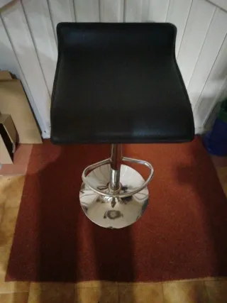 Banqueta/taburete de cocina negra y acero inox.