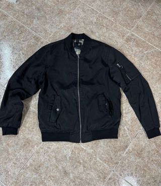 Bomber negra Bershka