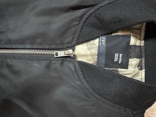 Bomber negra Bershka