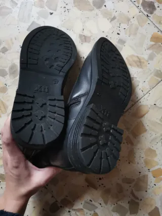 Botas XTI con cordones y hebillas