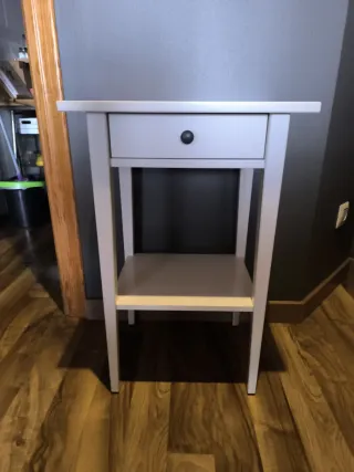 Mesita de noche moderna