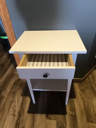 Mesita de noche moderna