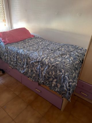 Dormitorio juvenil con cama y cajones