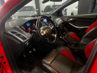 Ford Focus ST 250 CV