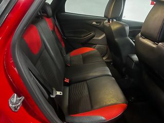 Ford Focus ST 250 CV