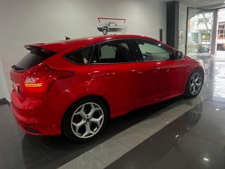 Ford Focus ST 250 CV