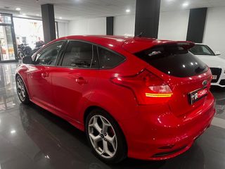 Ford Focus ST 250 CV