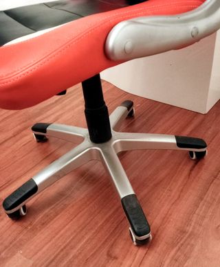 Silla de oficina giratoria ergonómica roja