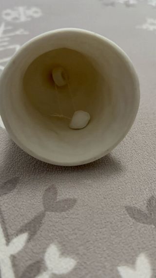 Campanella decorata con fiori in rilievo