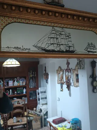 Espejo Grande Dorado con Marco Decorado