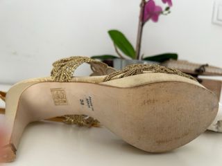 Zapatos de fiesta Ángel Alarcón dorados