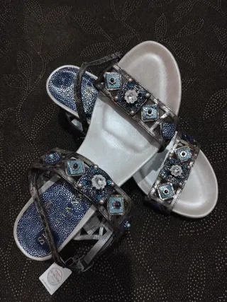 Sandalias adornadas mujer
